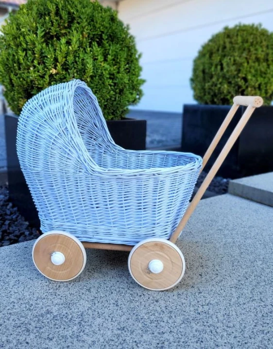 pierwszy wózek dla lalek