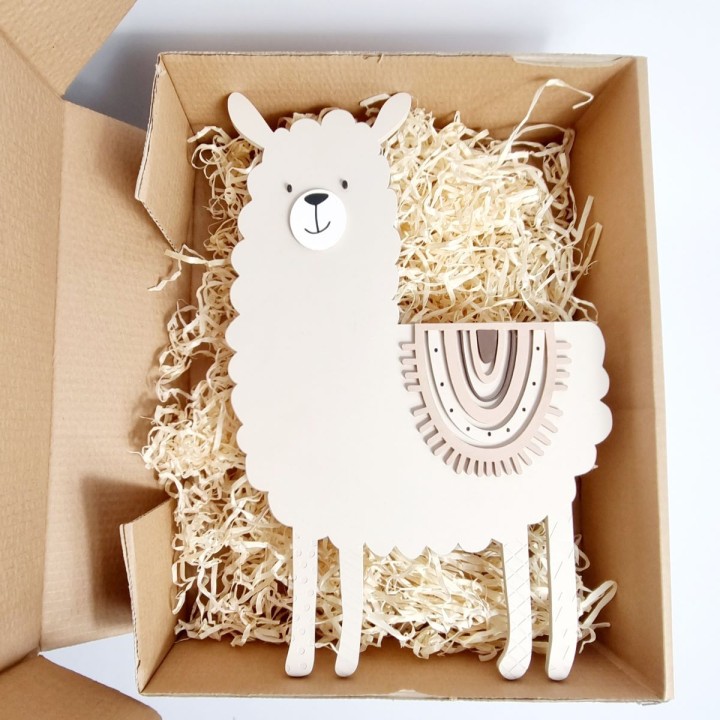 lampka-z-drewna-lama-bezowa