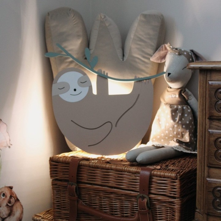 lampka-z-drewna-leniwiec