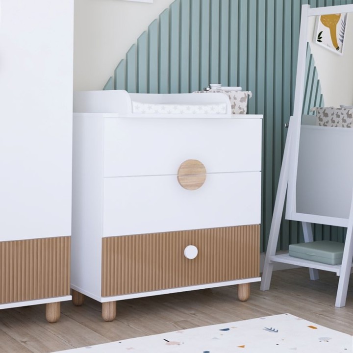 komoda dziecięca z przewijakiem Cocolo w pokoju dziecka