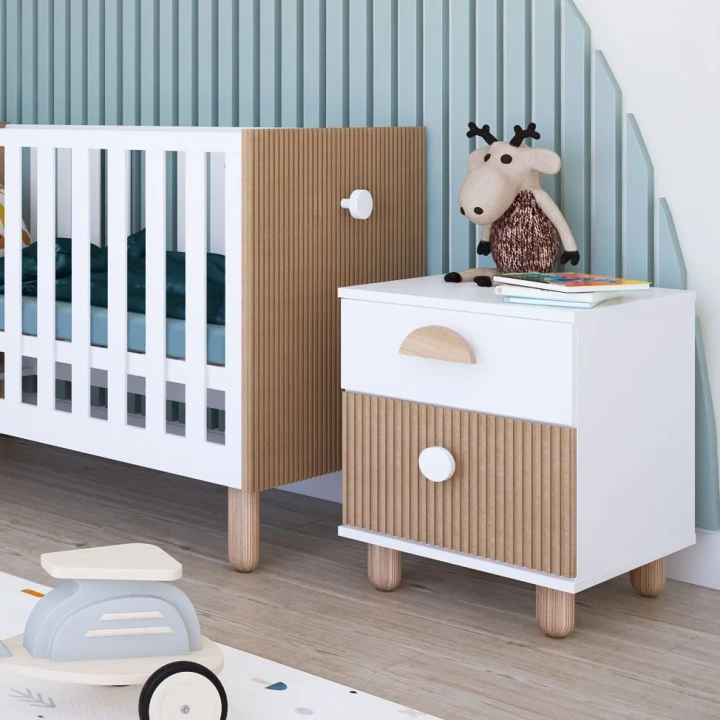 biała szafka nocna Cocolo w aranżacji pokoju dziecięcego