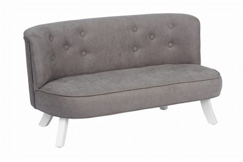 wygodna sofa dla dziecka na białych nogach