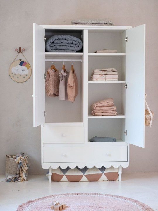 Dwudrzwiowa biała szafa dziecięca Babushka - środek