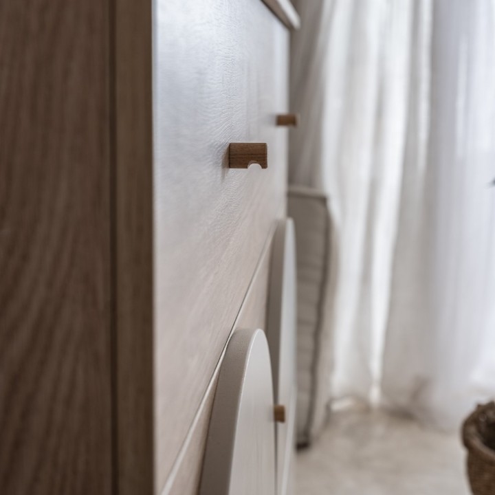 Dębowe uchwyty komody dla dziecka Bloom