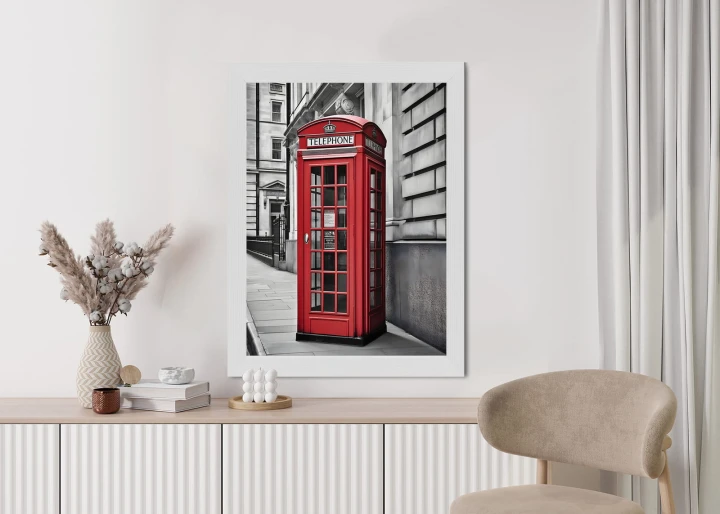 Plakat Czerwona Budka Telefoniczna Na Czarno Białej Ulicy