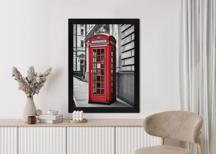 Plakat Czerwona Budka Telefoniczna Na Czarno Białej Ulicy
