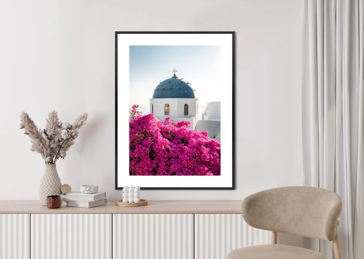 Plakat Typowa Architektura Santorini I Kwitnąca Bugenwilla