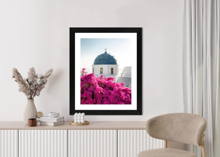 Plakat Typowa Architektura Santorini I Kwitnąca Bugenwilla