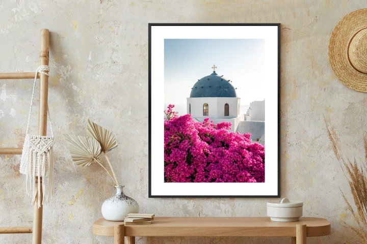 Plakat Typowa Architektura Santorini I Kwitnąca Bugenwilla