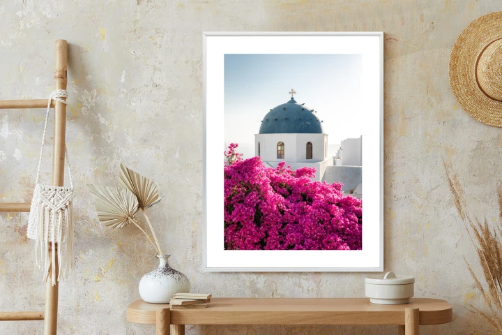 Plakat Typowa Architektura Santorini I Kwitnąca Bugenwilla