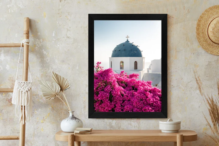 Plakat Typowa Architektura Santorini I Kwitnąca Bugenwilla