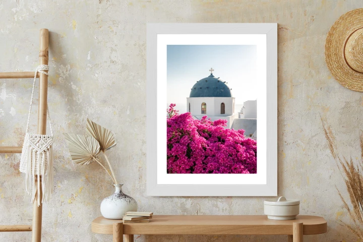 Plakat Typowa Architektura Santorini I Kwitnąca Bugenwilla