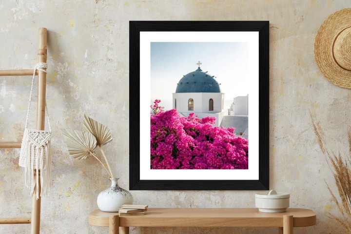 Plakat Typowa Architektura Santorini I Kwitnąca Bugenwilla