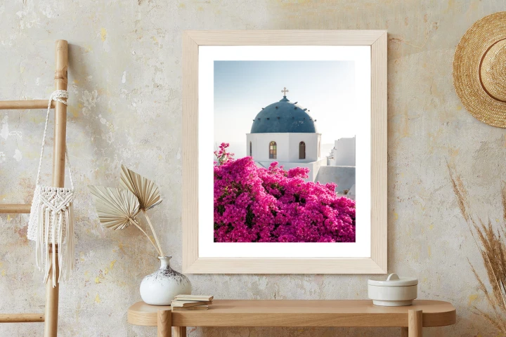 Plakat Typowa Architektura Santorini I Kwitnąca Bugenwilla