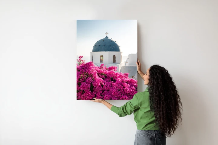 Plakat Typowa Architektura Santorini I Kwitnąca Bugenwilla