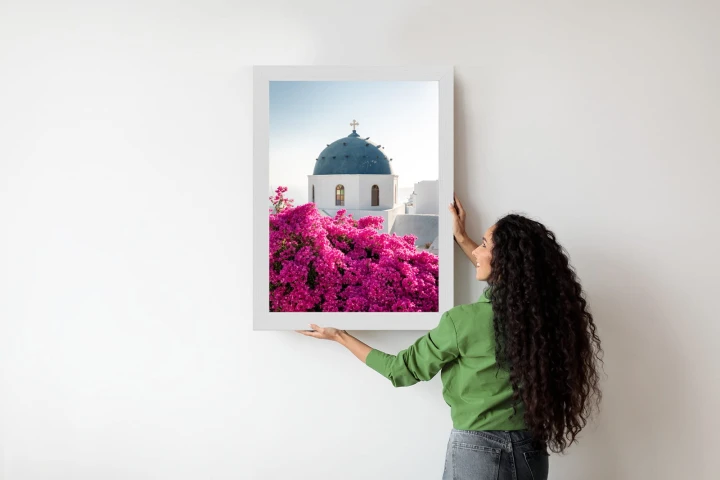 Plakat Typowa Architektura Santorini I Kwitnąca Bugenwilla
