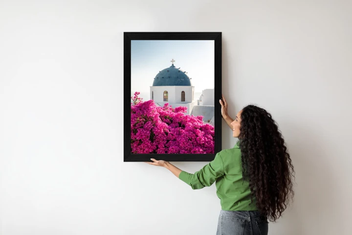 Plakat Typowa Architektura Santorini I Kwitnąca Bugenwilla