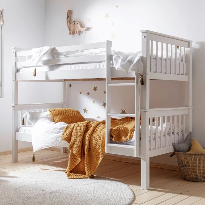 łóżko piętrowe Collet 90x200 ze szczebelkami białe w pokoju dziewczynek