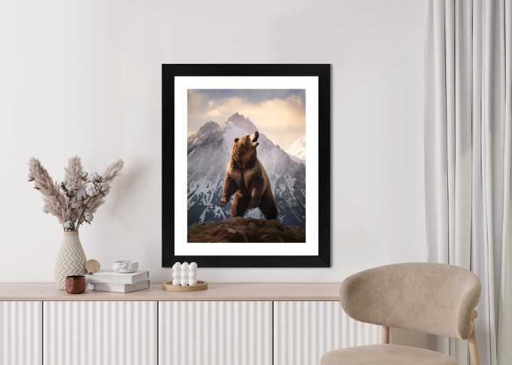 Plakat Niedźwiedź Grizzly Na Śnieżnym Paśmie Górskim