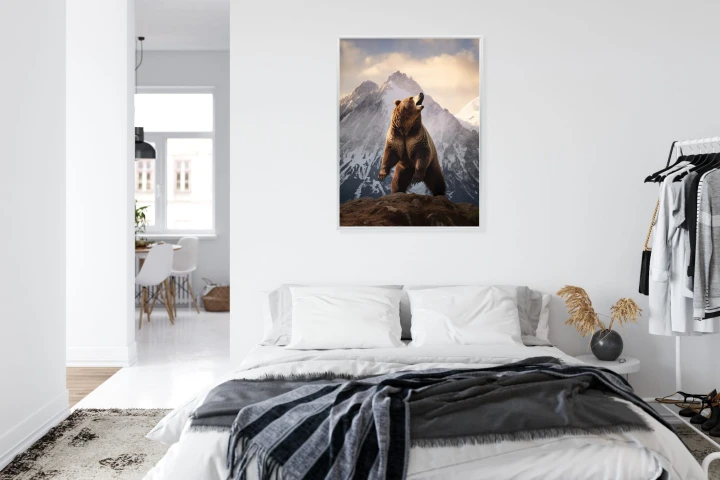 Plakat Niedźwiedź Grizzly Na Śnieżnym Paśmie Górskim