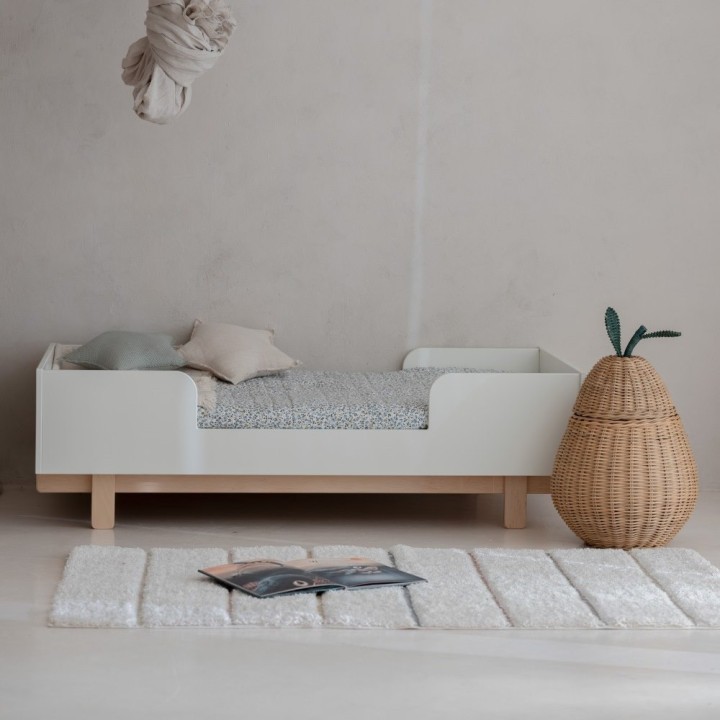 Łóżeczko Basic białe przekształcone w niski tapczanik dla dziecka
