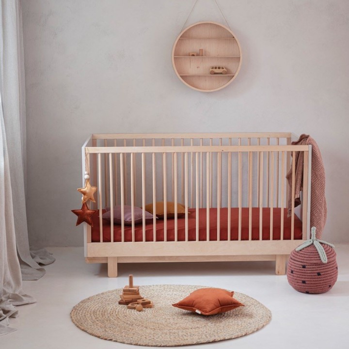 Łóżeczko dziecięce Basic kaszmir w aranżacji pokoju niemowlaka