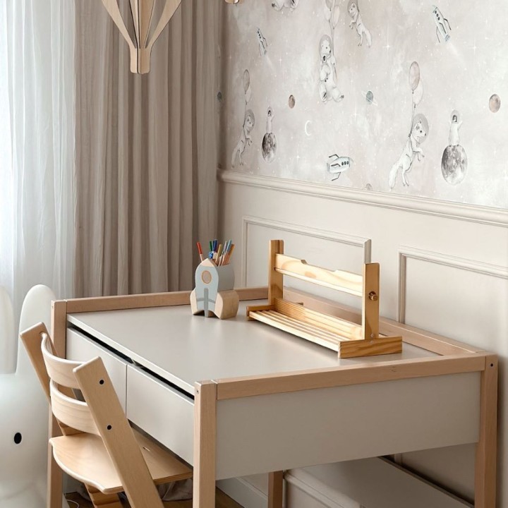 Blat biurka Basic kaszmir z szufladami i bukowymi nogami