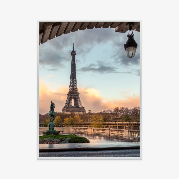 Plakat Widok Na Wieżę Eiffla Z Mostu Bir Hakeim