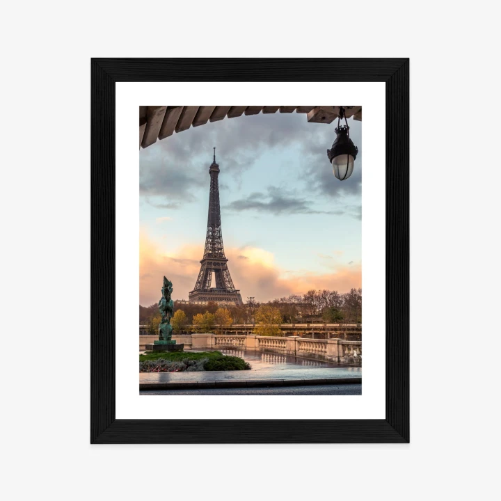 Plakat Widok Na Wieżę Eiffla Z Mostu Bir Hakeim