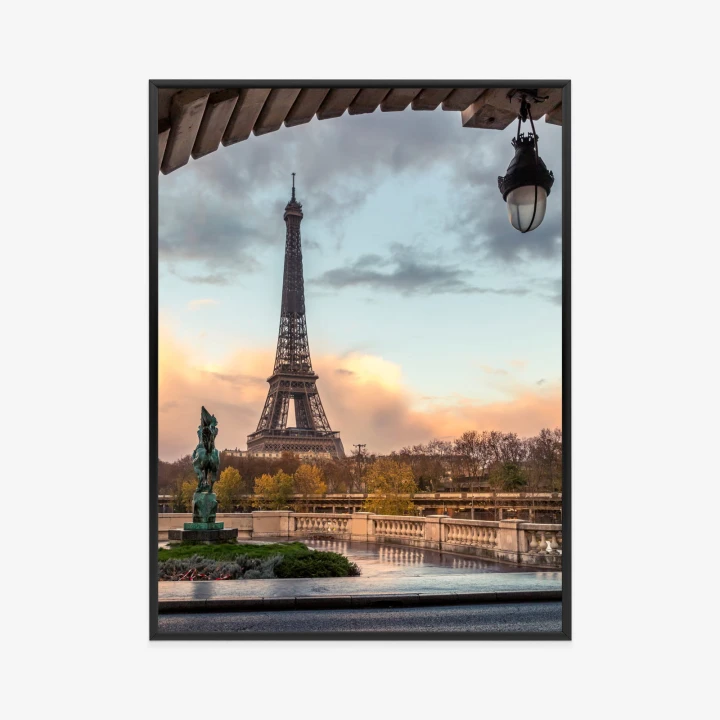 Plakat Widok Na Wieżę Eiffla Z Mostu Bir Hakeim