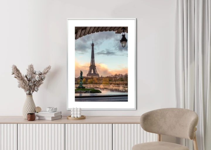 Plakat Widok Na Wieżę Eiffla Z Mostu Bir Hakeim