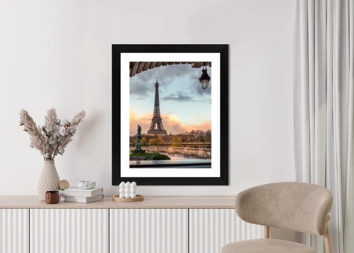 Plakat Widok Na Wieżę Eiffla Z Mostu Bir Hakeim