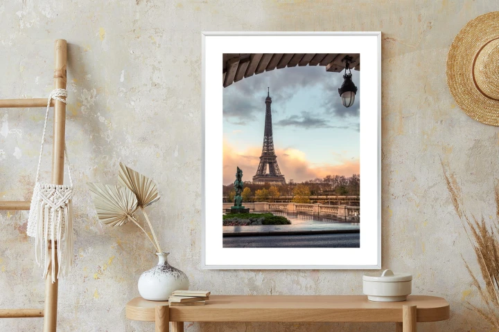 Plakat Widok Na Wieżę Eiffla Z Mostu Bir Hakeim