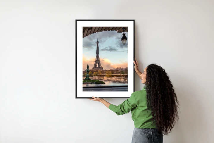 Plakat Widok Na Wieżę Eiffla Z Mostu Bir Hakeim