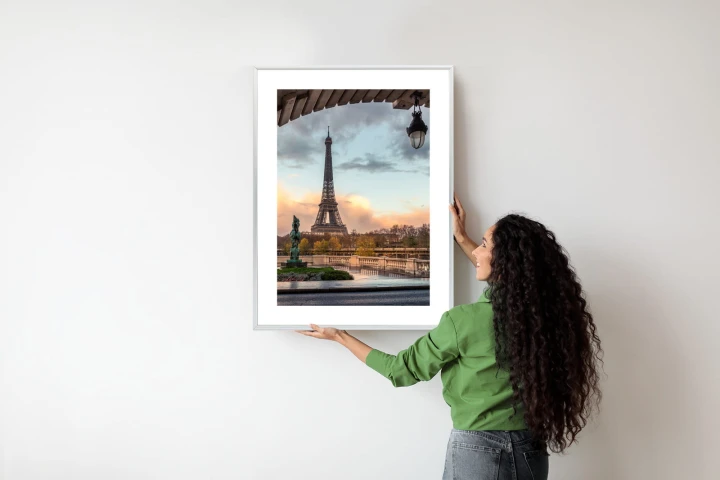 Plakat Widok Na Wieżę Eiffla Z Mostu Bir Hakeim