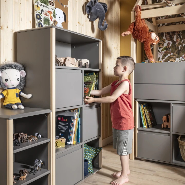 Regały Funflex z drzwiami MDF w aranżacji pokoju młodzieżowego