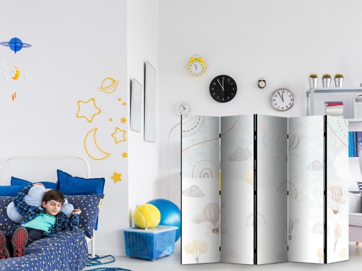 Parawan - Balony na niebie - Balony w pastelowych barwach latające po zachmurzonym niebie - wśród tęczy i gwiazd