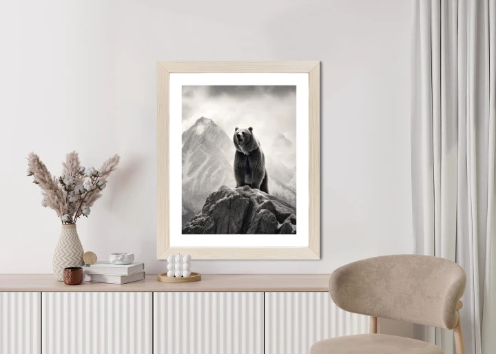 Plakat Niedźwiedź Grizzly Na Wysokiej Skale