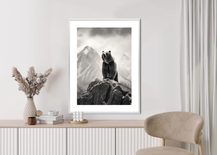 Plakat Niedźwiedź Grizzly Na Wysokiej Skale