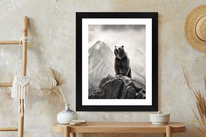 Plakat Niedźwiedź Grizzly Na Wysokiej Skale