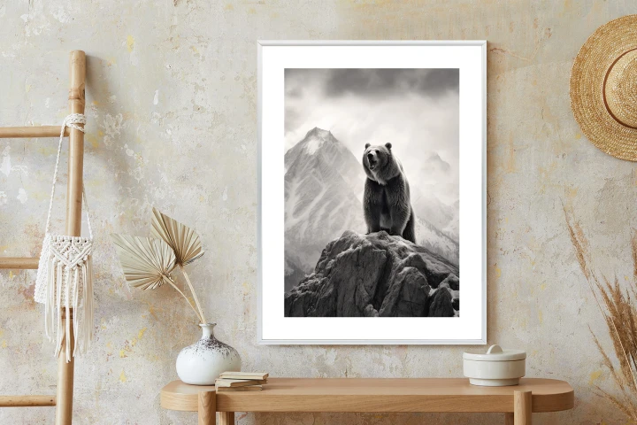 Plakat Niedźwiedź Grizzly Na Wysokiej Skale