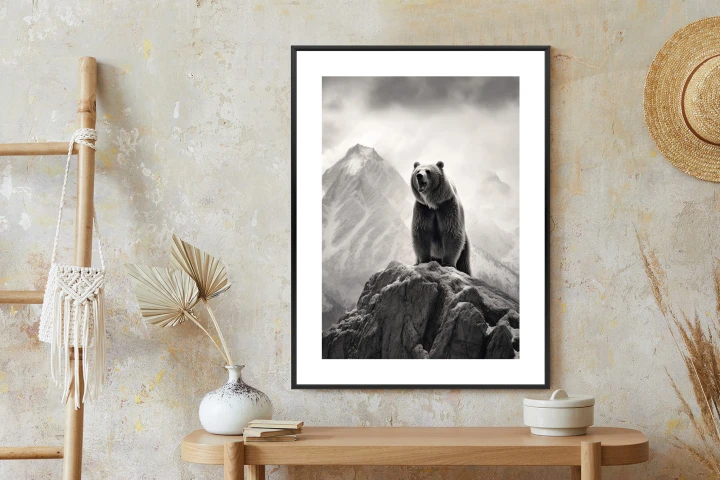 Plakat Niedźwiedź Grizzly Na Wysokiej Skale