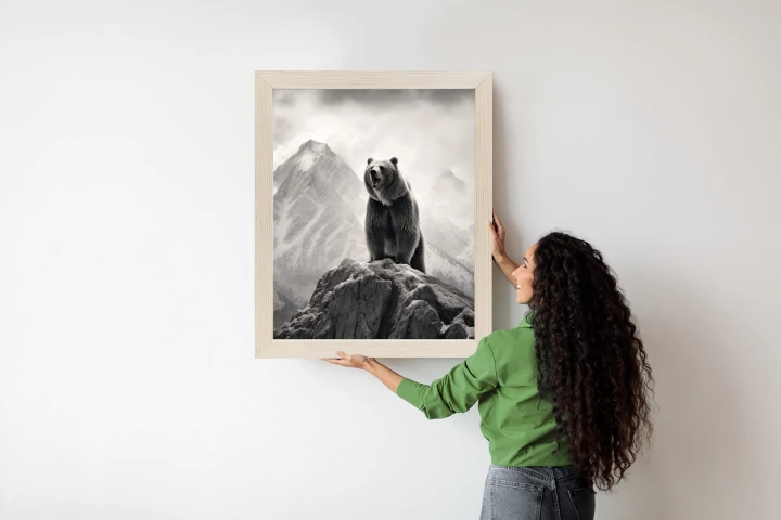Plakat Niedźwiedź Grizzly Na Wysokiej Skale