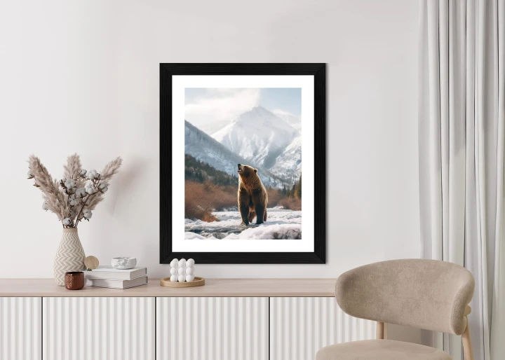 Plakat Niedźwiedź Grizzly Przed Śnieżnym Pasmem Górskim