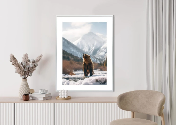 Plakat Niedźwiedź Grizzly Przed Śnieżnym Pasmem Górskim