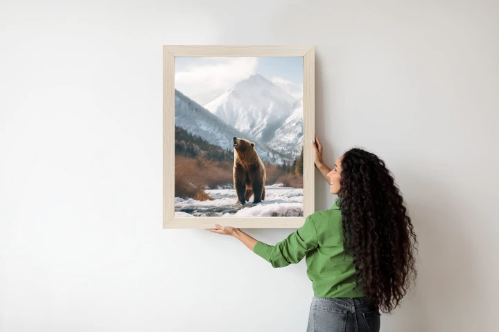 Plakat Niedźwiedź Grizzly Przed Śnieżnym Pasmem Górskim