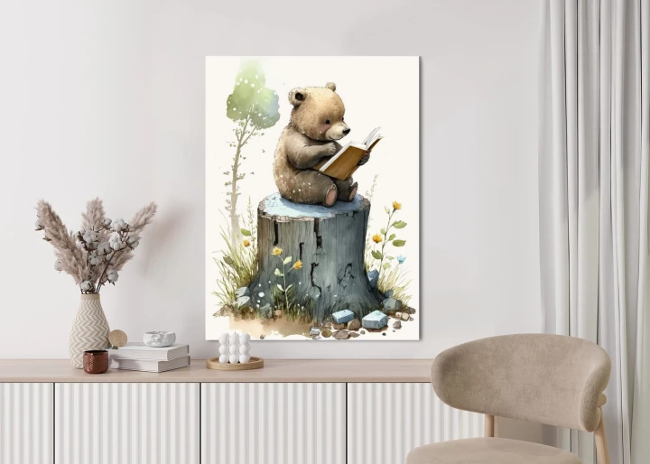 Plakat Niedźwiadek Czytający Bajki Na Pniu Drzewa