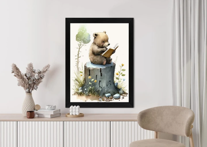 Plakat Niedźwiadek Czytający Bajki Na Pniu Drzewa