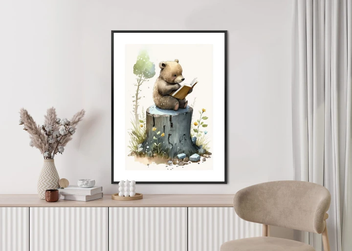 Plakat Niedźwiadek Czytający Bajki Na Pniu Drzewa