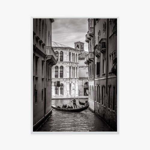 Plakat Czarno-Biała Uliczka Z Gondolą W Wenecji
